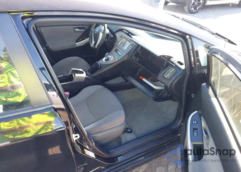 2013 Toyota Prius Three z USA, uszkodzony, nr VIN JTDKN3DU4D5588342